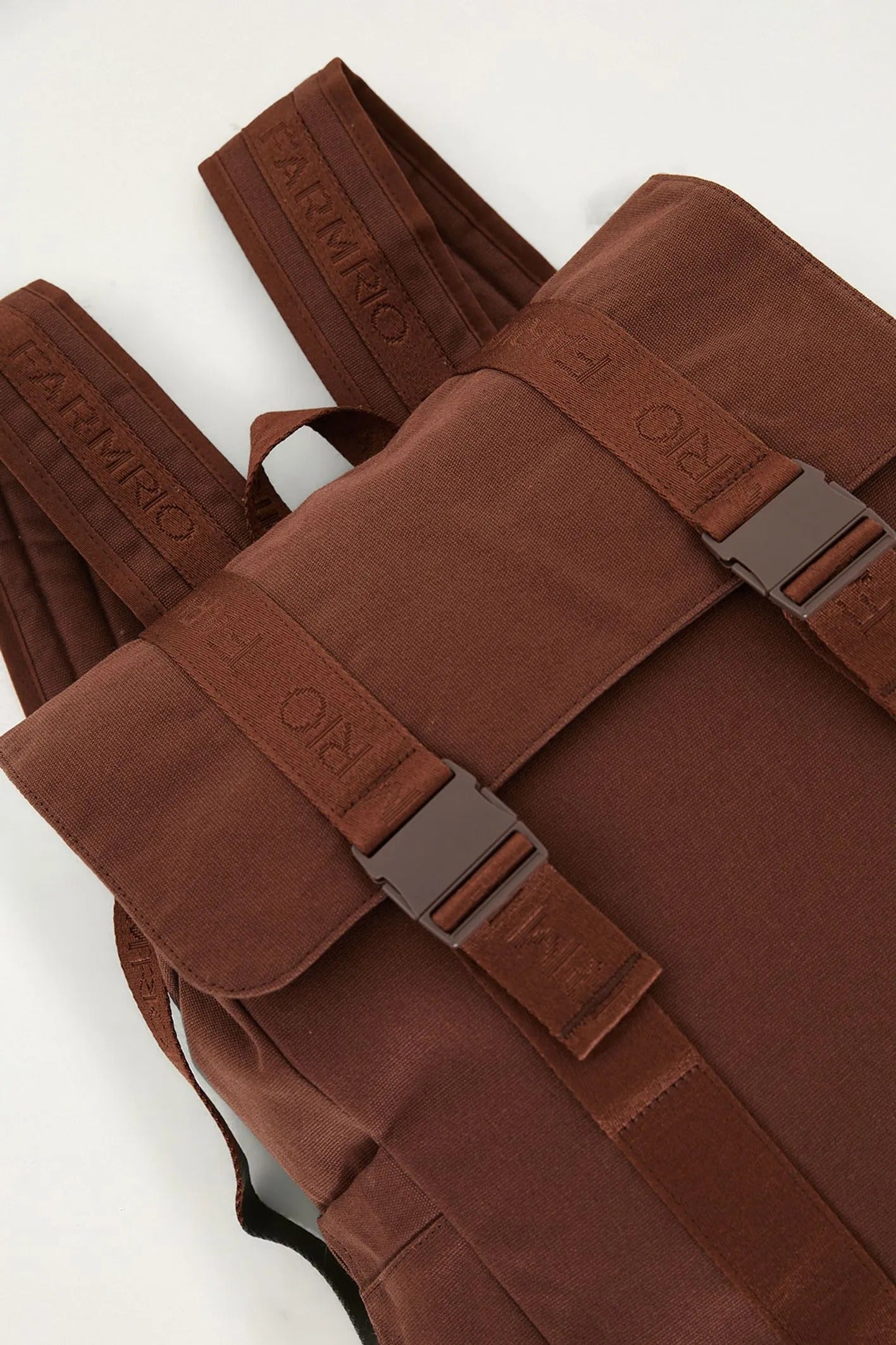 Mochila bossa marrom